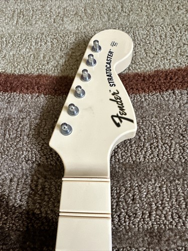2 PS2 PS3 RockBand Harmonix Fender Stratocaster Guitars w/strap 822151 No Dongle - Picture 2 of 24