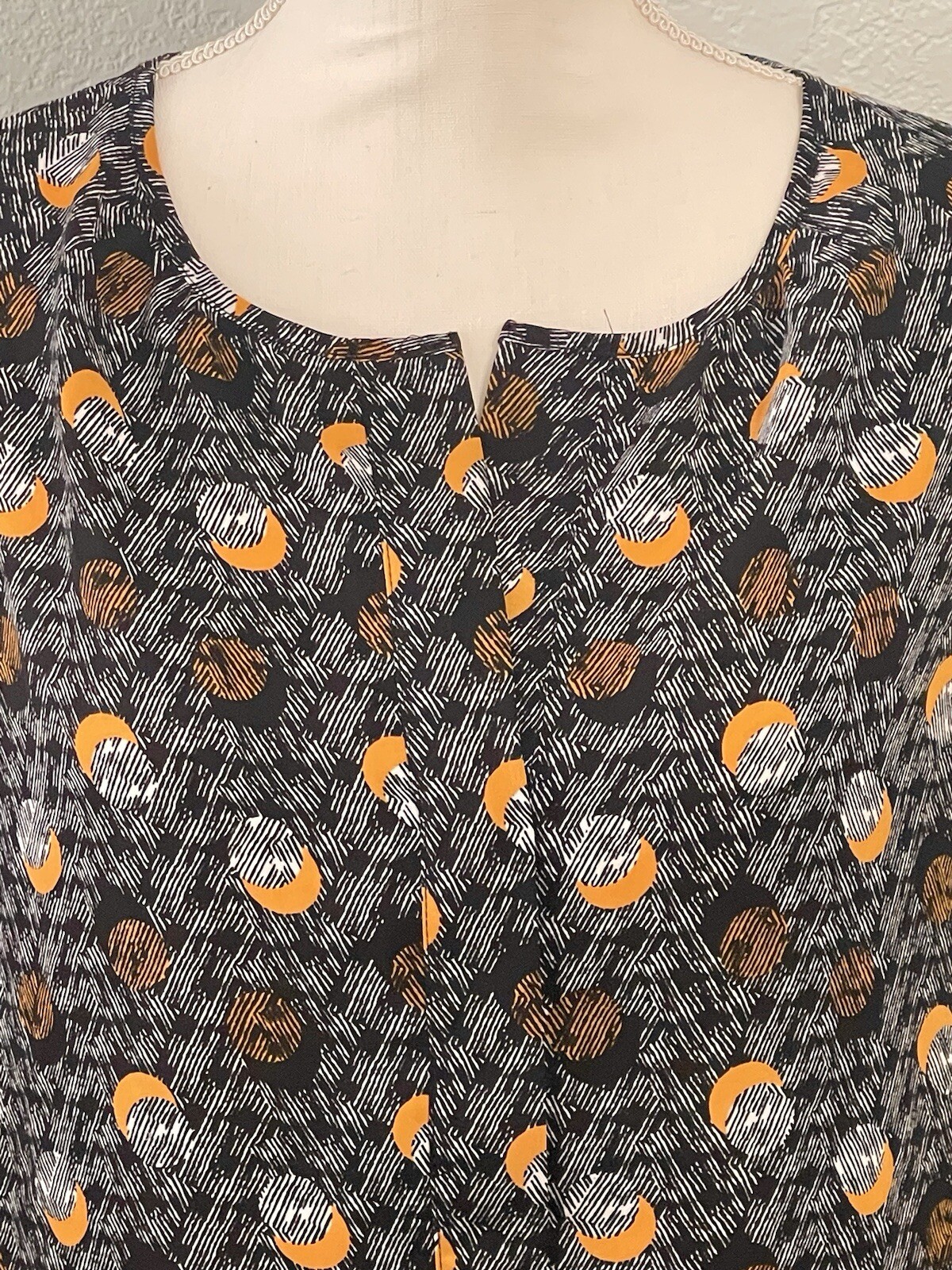 Cabi Black Eclipse Celestial Moon Print Long Slee… - image 2