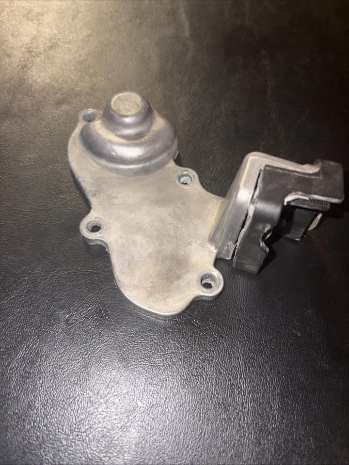 1994-2001 2000 Yamaha Yz125 Yz 125 Right Side Power Valve Cylinder Case Cover  - Image 2 of 4