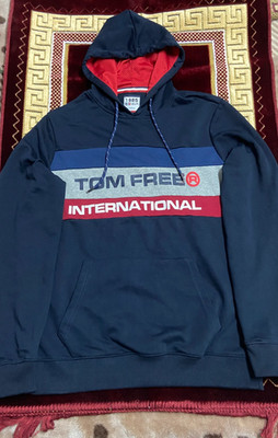 TOM FREE hoodie XL navy with red mesh hood, bold logo, comfy and stylish fit