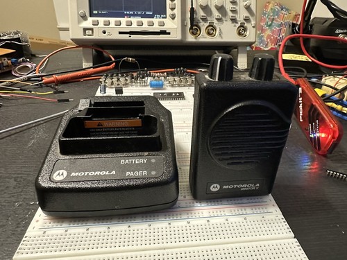 Motorola Minitor V - UHF w/ Charger and Battery - NON STORED VOICE