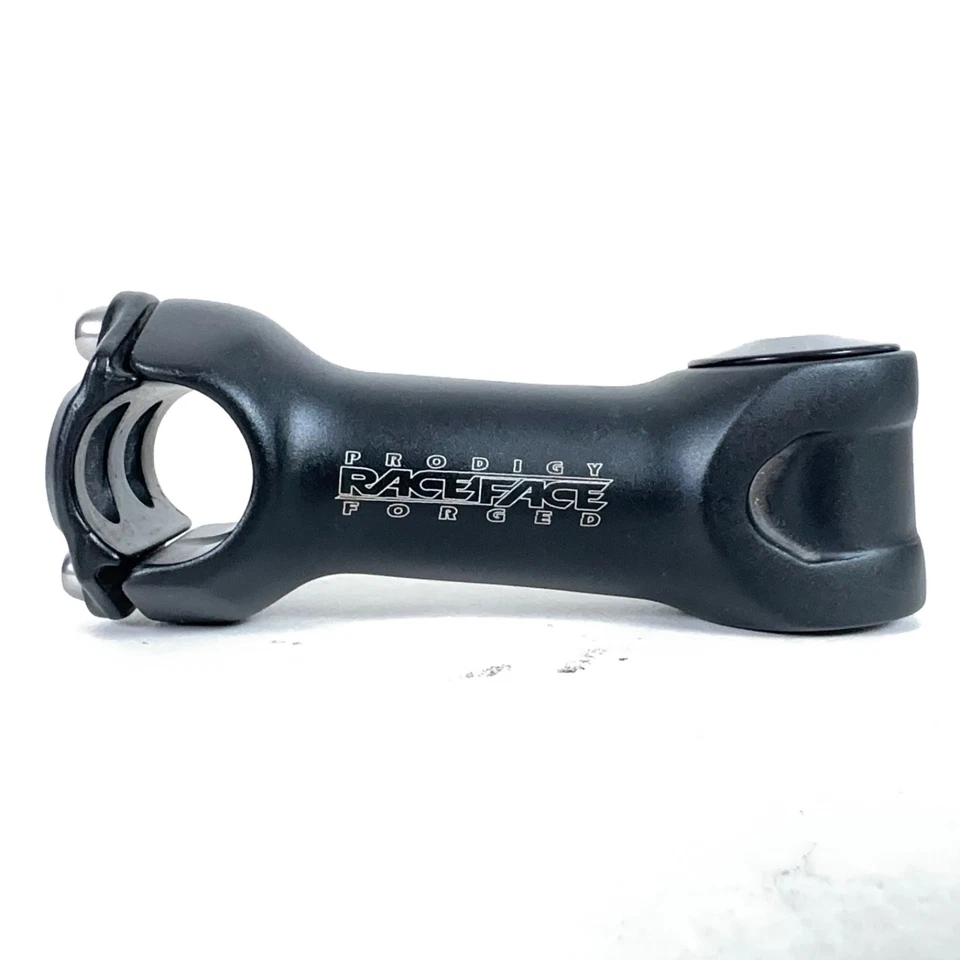 Vástago forjado Race Face Prodigy abrazadera de 25,4 mm longitud de 100 mm, elevación de 7 °, dirección de 1-1/8" Foto 2 de 4