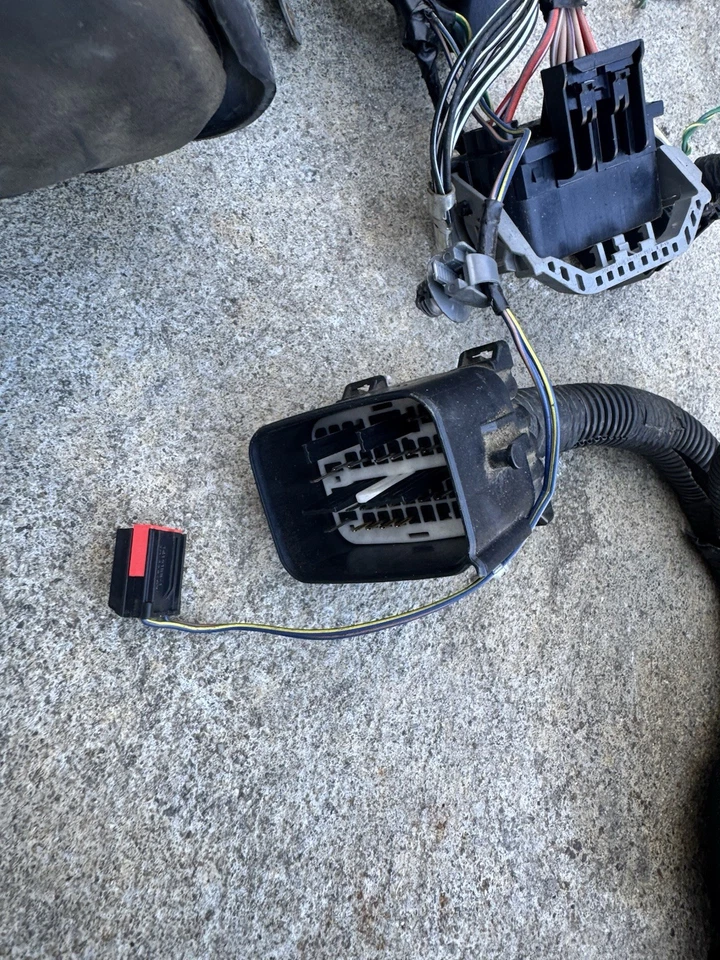 2010 Jeep Wrangler JK Instrument Harness OEM 68048035AE - Image 3 of 4