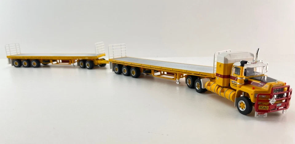 Highway Replicas 12031 Mack Superliner Flat Top Road Train Neil Mansell 1:64 - Image 2 of 4
