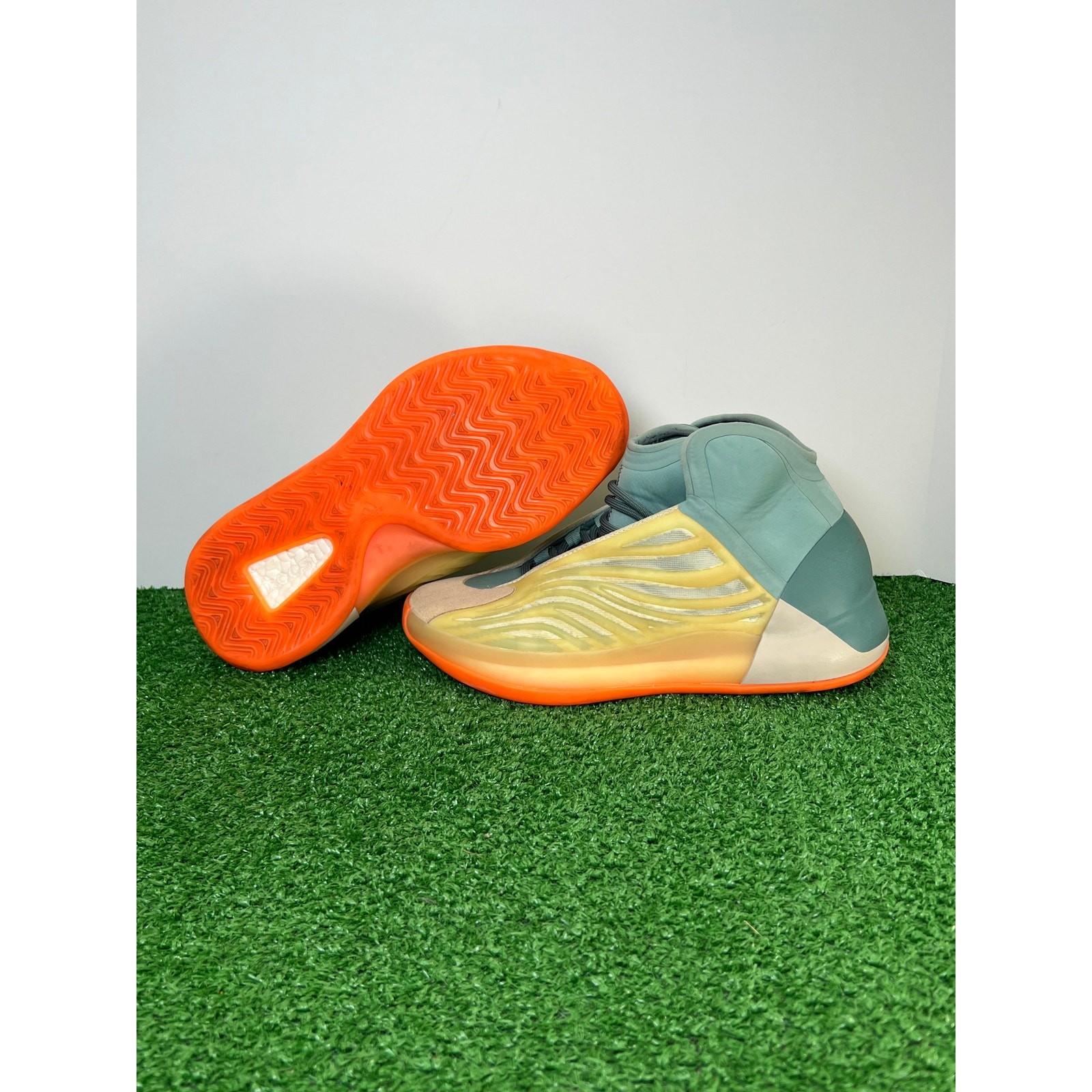 Adidas Yeezy QNTM Hi-Res Coral HP6595 SZ 8 thumbnail 7