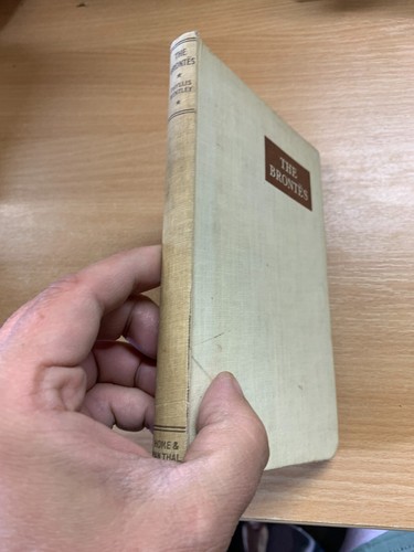 1947 1ST ED "THE BRONTES" PHYLLIS BENTLEY BIOGRAPHY SMALL HARDBACK BOOK (P2) - Picture 2 of 14