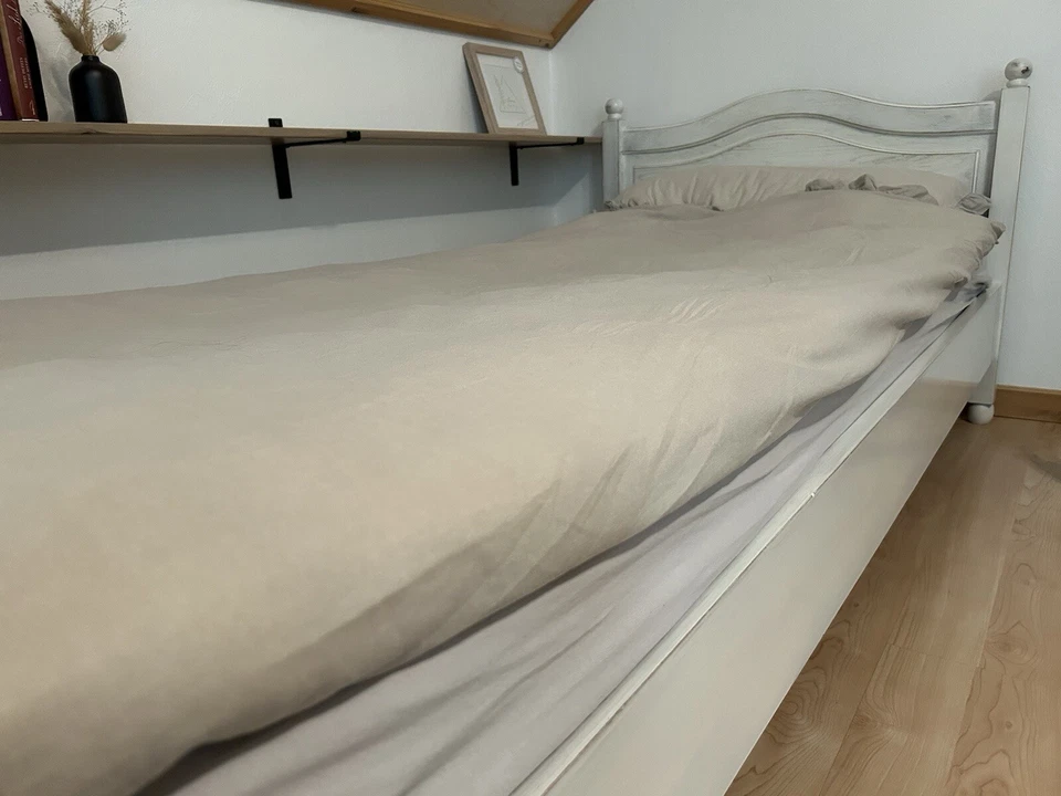 Kleiderschrank und Bett im Landhausstil - Bild 3 von 4