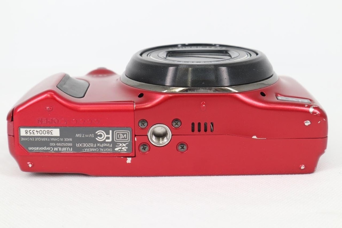 Fujifilm FinePix F820EXR 16MP Digital Camera with 3-Inch LCD