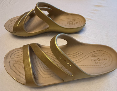 Crocs Kadee II Gold Glitter Sandals  W9 NWT (Z-29)