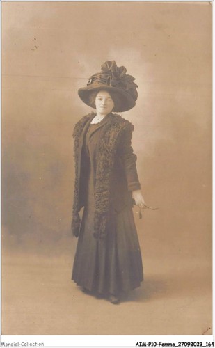 AIMP10-0994 - WOMAN - A Woman Dressed In A Black Dress - Picture 1 of 2