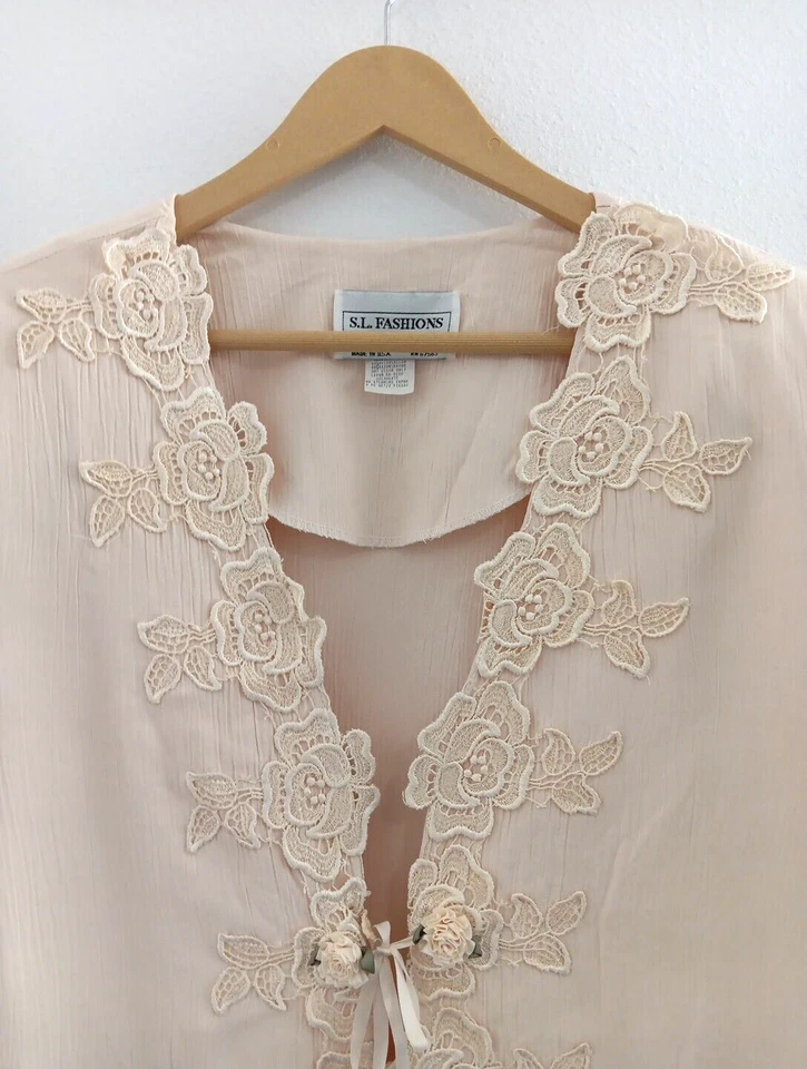 Blusa Victorina Moda SL Marfil Grande De Colección Romántica Top Rosa Corbata Cottagecore Foto 2 de 4