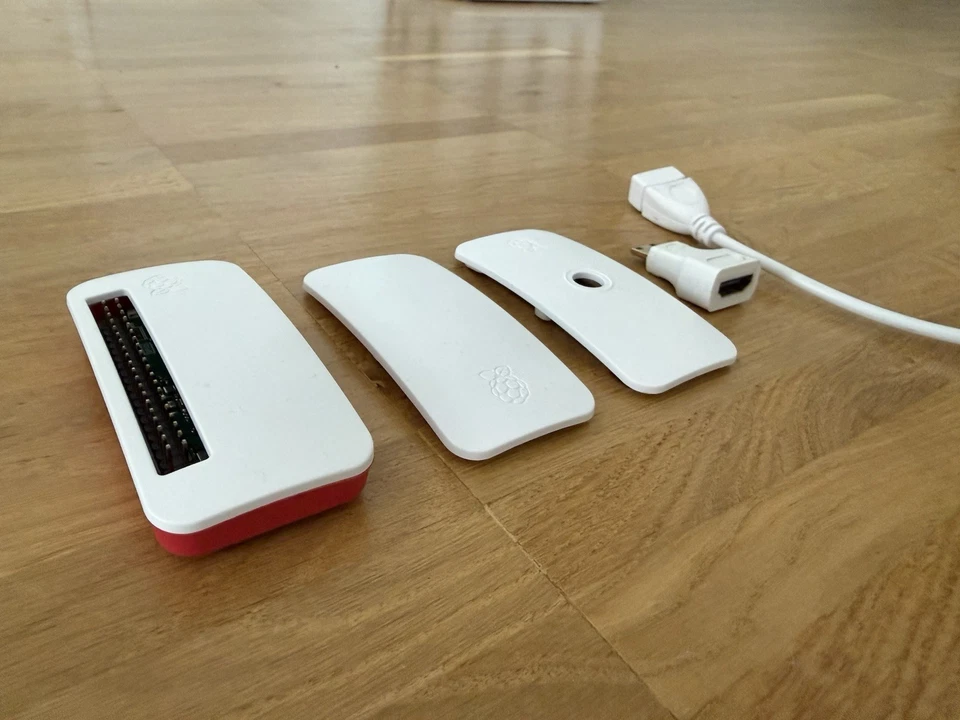 Raspberry Pi Zero W Complete Kit – inkl. Gehäuse, HDMI-Adapter & USB-Adapter - Bild 2 von 4