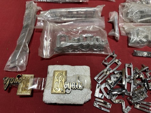 LOT OF OLDSMOBILE EMBLEMS BADGES 442 CUTLASS - Afbeelding 2 van 17