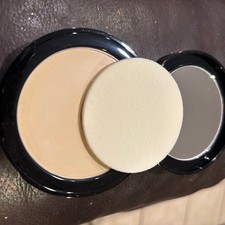 gloMinerals Pressed Base Natural Fair .35 oz / 9.9 grams new in Box