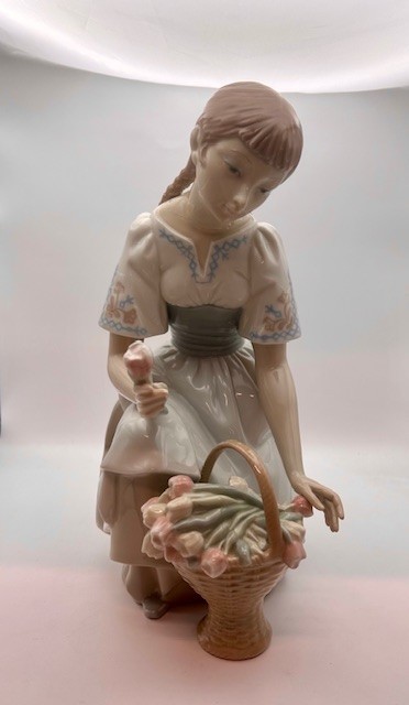 LLADRO Porcelain Figurine #4720- Girl with Tulips- Retired -Home Repaired No Box