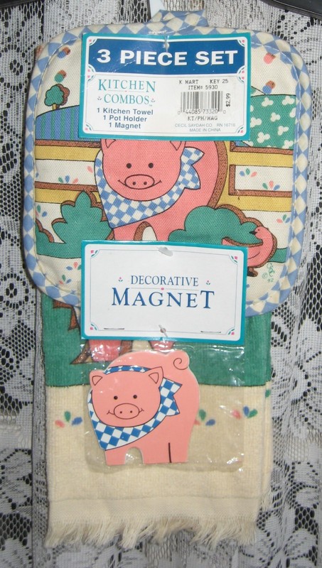 VTG PIG 3 PIECE KITCHEN COMBO TOWEL POT HOLDER MAGNET K MART NEW