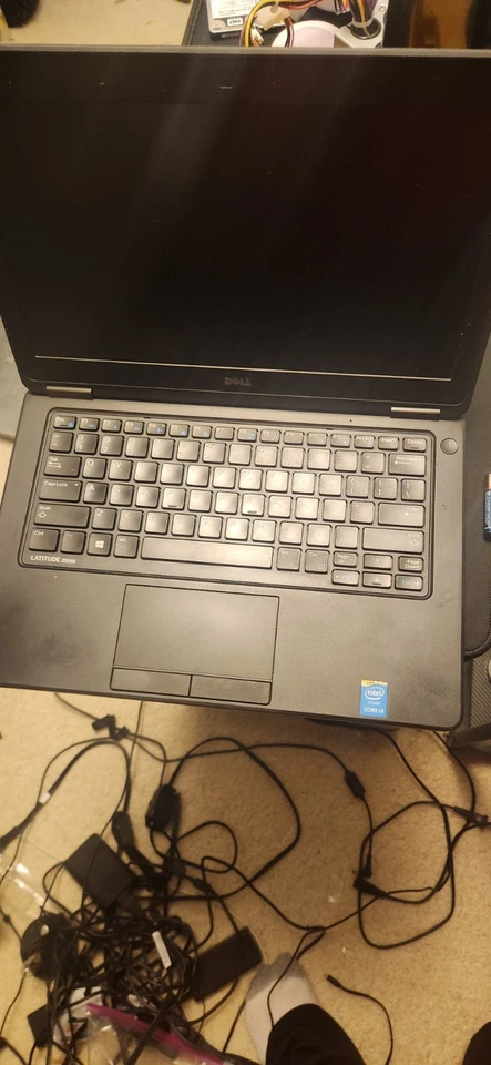 Acer Aspire E 15 - 8TH GEN INTEL CORE i3 PROCESSOR, 6GB ddr3 with charger - Image 3 of 3