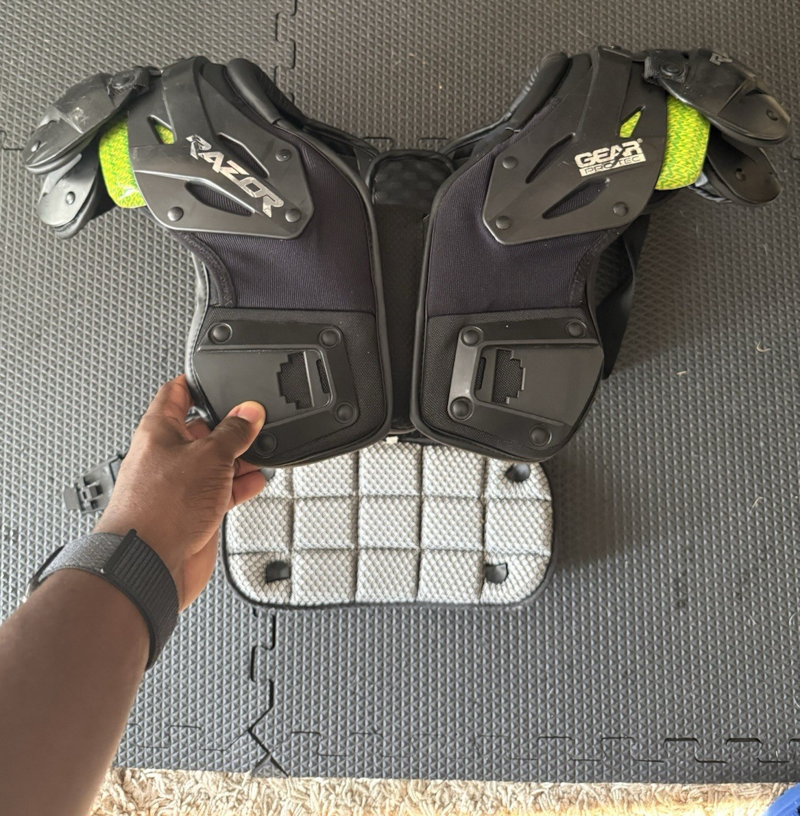 Gear Pro-Tec Razor RZ-7 Adult Football Shoulder Pads Large 18–19” + Back Plate