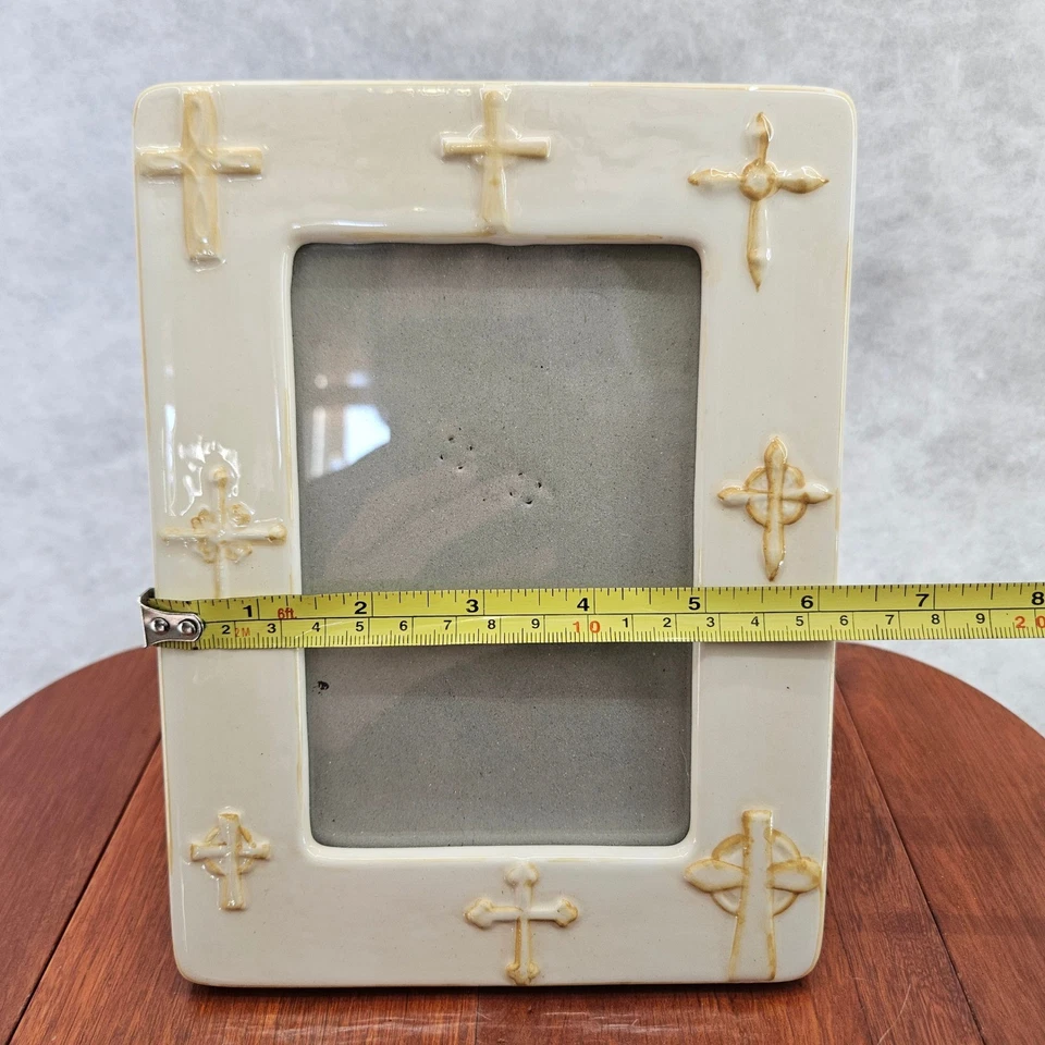 Marco de fotos de cerámica crema decoración del hogar Fetco con adornos cruzados elevados Foto 2 de 4