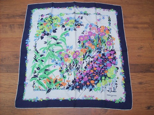 Foulard soie roulotté main ancien lys fond kaki