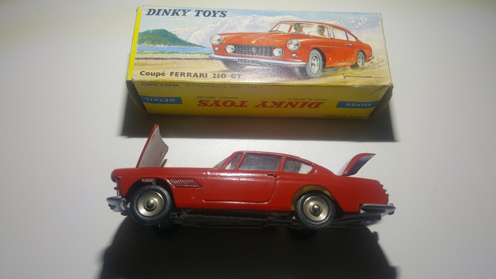 Dinky 515, Ferrari 250 GT - Free Price Guide & Review