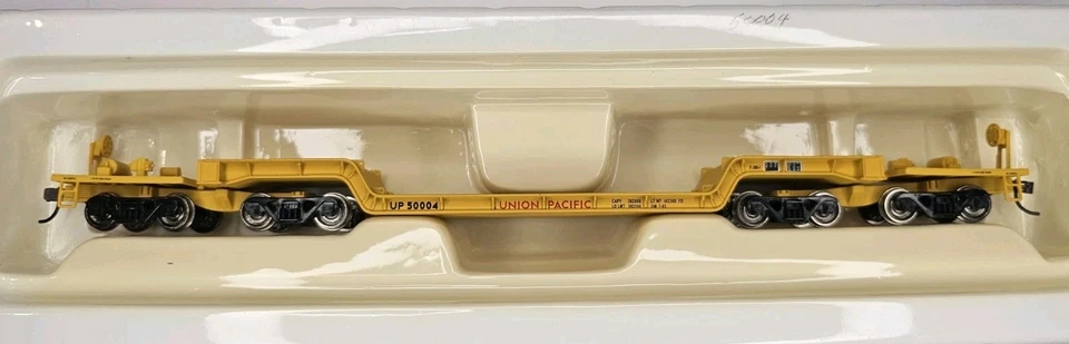 932-5623 Walthers Union Pacific 81' 4-truck Depressed Center Flat Car - Image 2 of 4