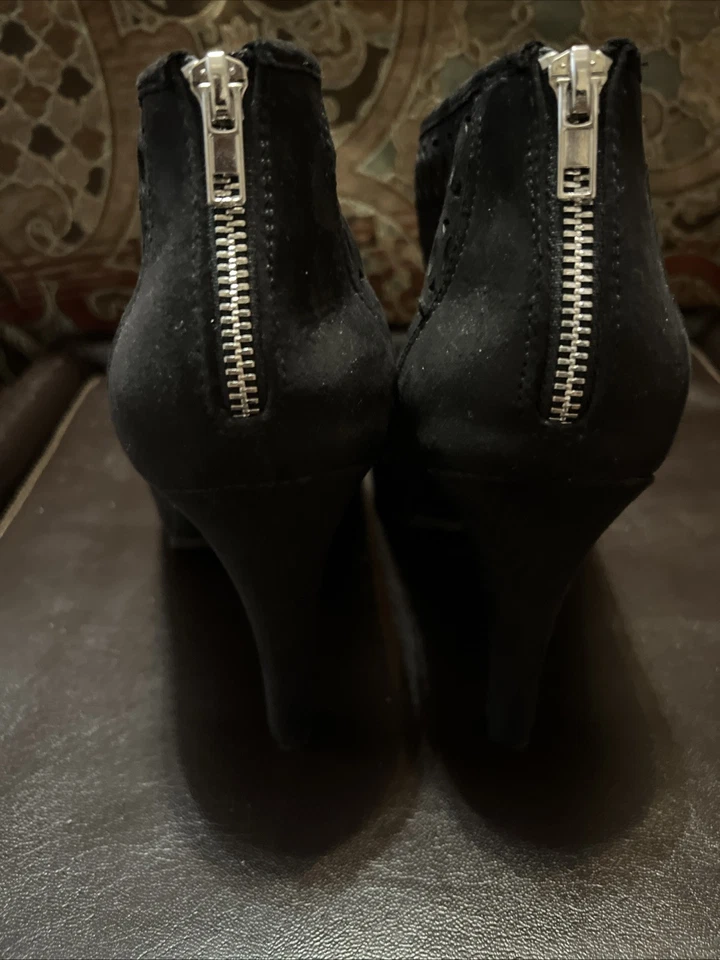 LANE BRYANT 10W Negro Imitación Gamuza Corte Láser PeepToe BackZip Botín Plataforma Tacones Foto 3 de 4
