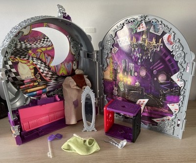 Ever After High Way Too Wonderland Spielset mit Zubehör