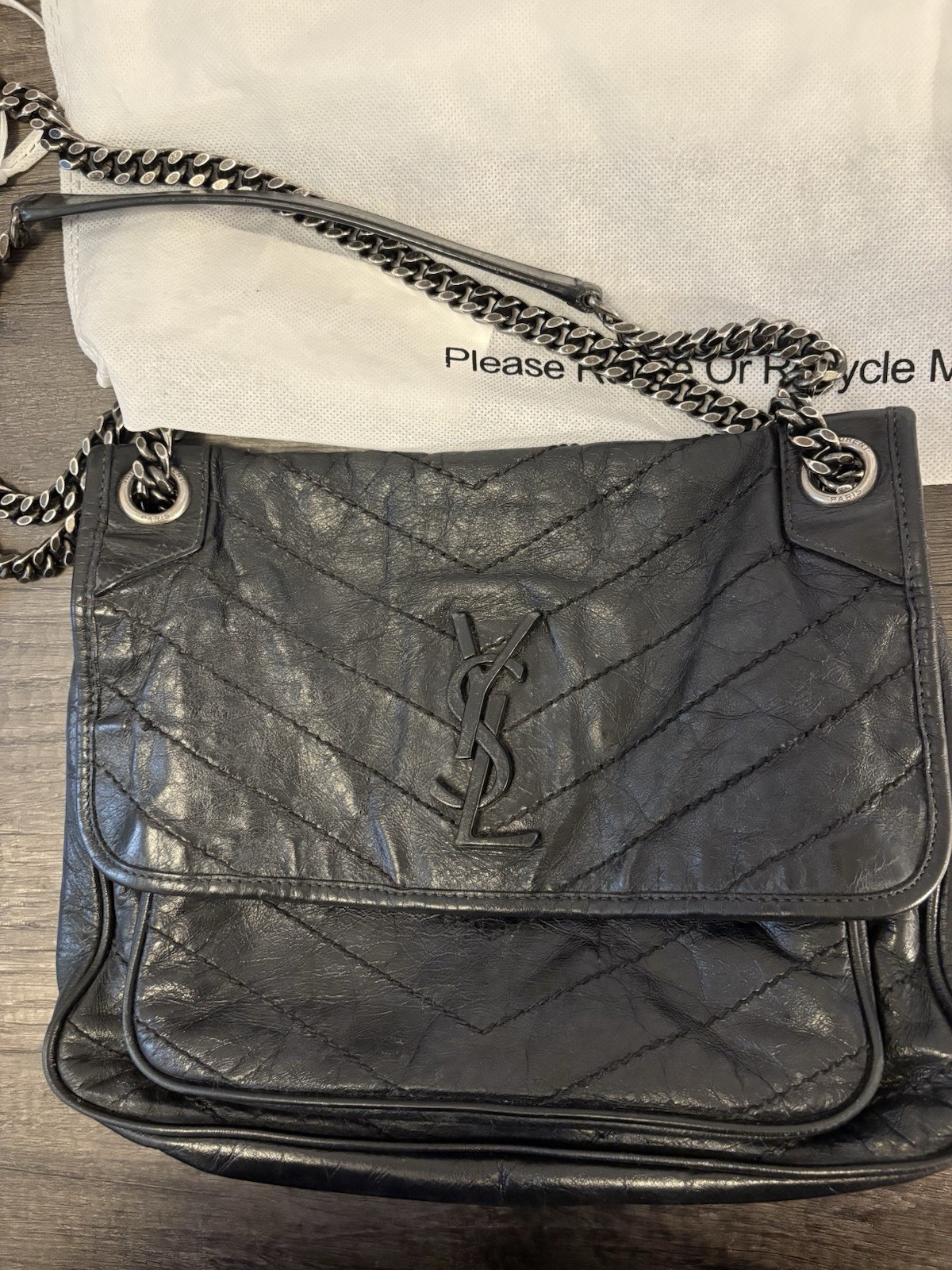 SAINT LAURENT Borsa a tracolla YSL Niki Medium nera