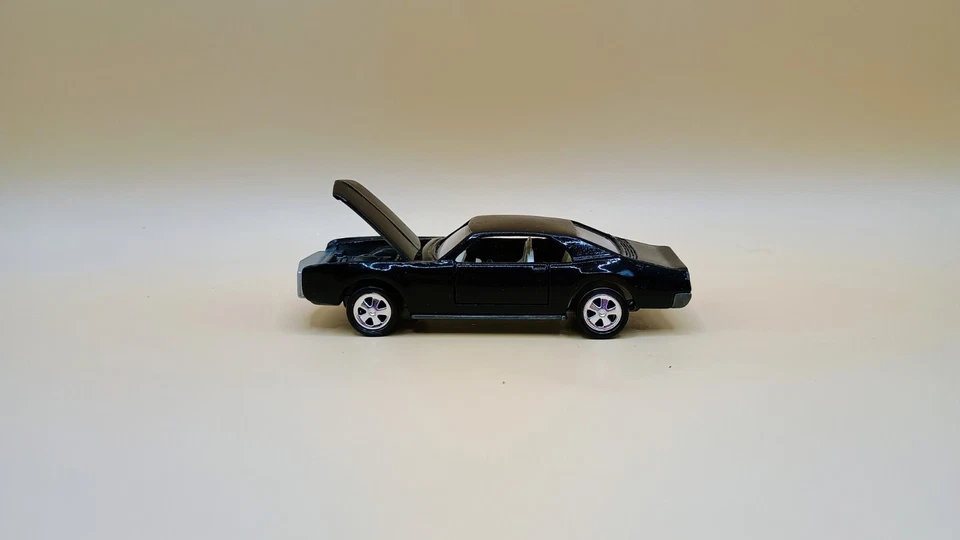 Johnny Lightning Custom Toronado in Black, Playing Mantis, 1995 #110 - Image 2 of 4
