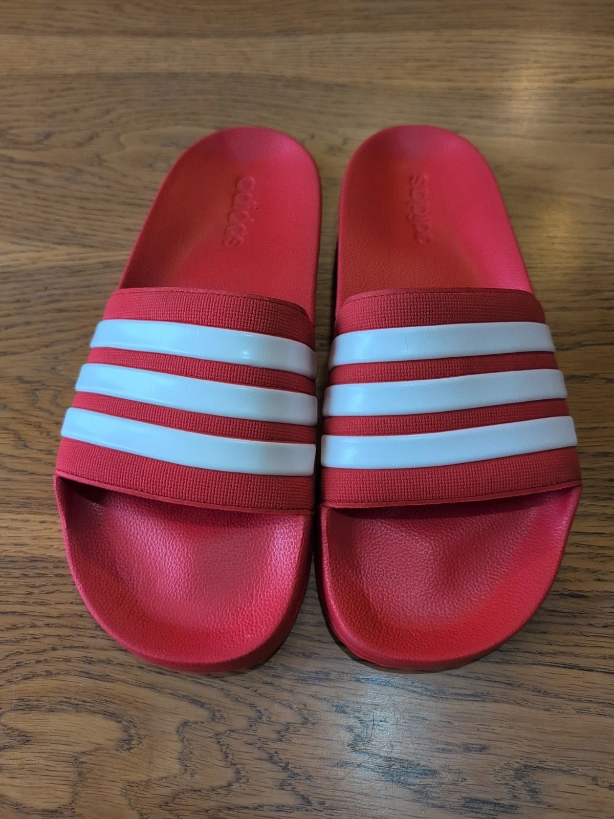 Scarpe da doccia da uomo taglia 11 Adidas Adilette zoccoli slides righe rosse bianche usate in ottime condizioni