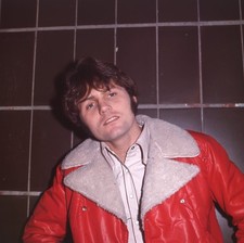 CGE6-314 BRUCE JOHNSTON OF THE BEACH BOYS IN 1960s ORIGINAL 2-1/4" COLOR FILM CGE6-314 BRUCE JOHNSTON OF THE BEACH BOYS IN 1960s ORIGINAL 2-1/4" COLOR FILM