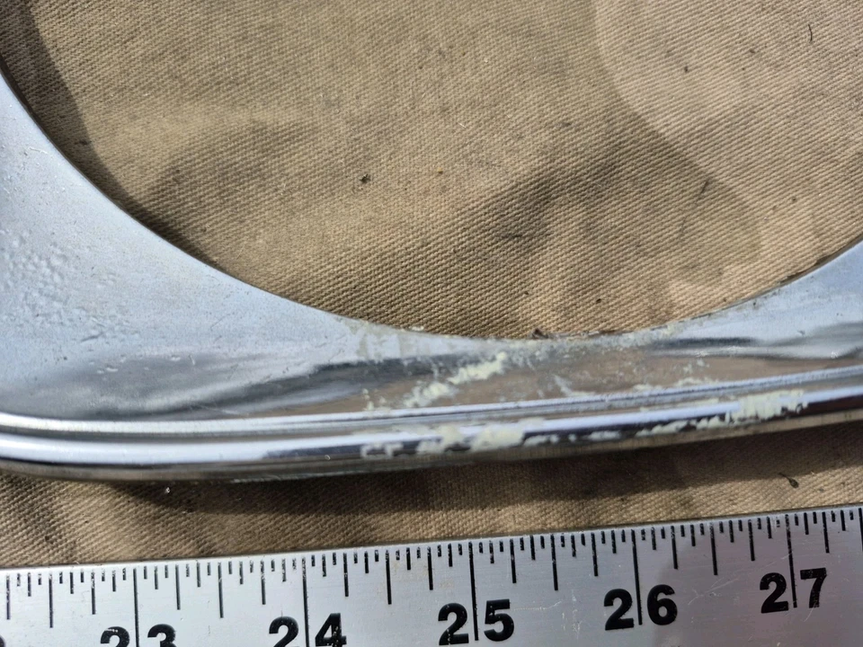 Chevrolet Chevelle 1971 par de biseles de faros 3982451 3982452 OEM original Foto 4 de 4