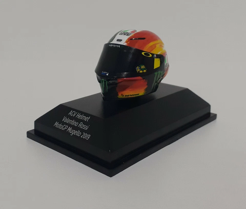 MODELLINO DIECAST CASCO MOTO AGV MINICHAMPS 1:8 VALENTINO ROSSI GP MUGELLO 2019 - Immagine 3 di 4