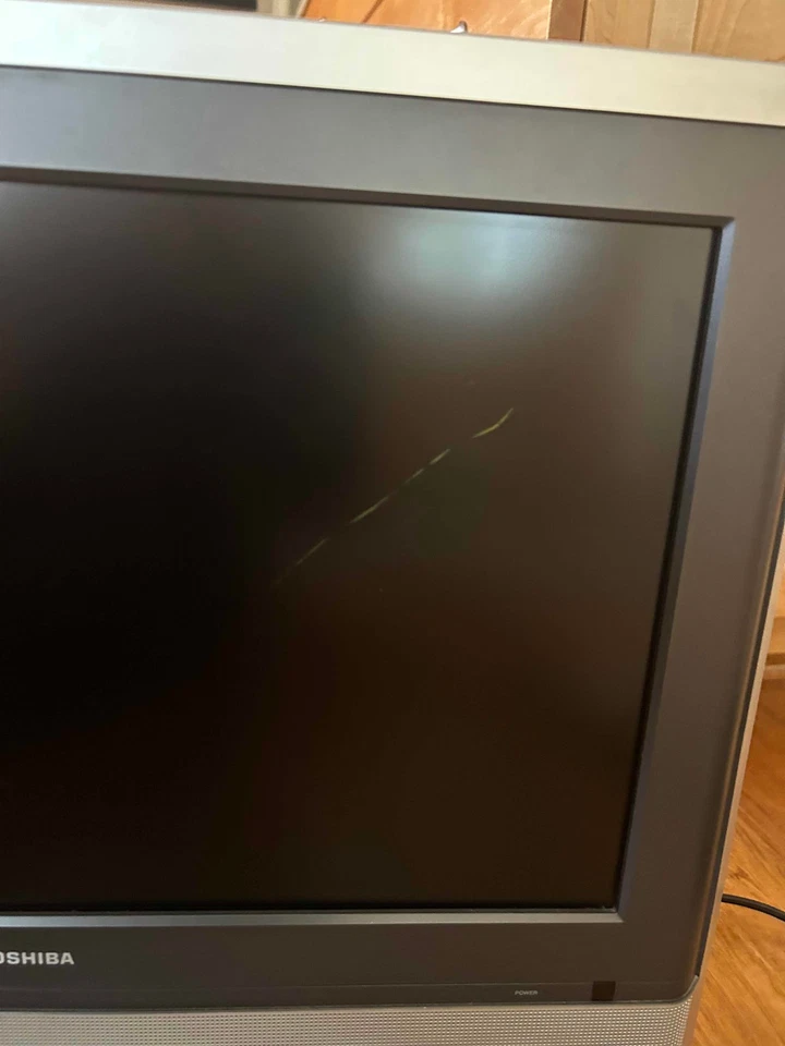 Toshiba TV DVD Gaming Combo Model 20HLV86 20” Widescreen Portable Japan 2006 - Image 3 of 4