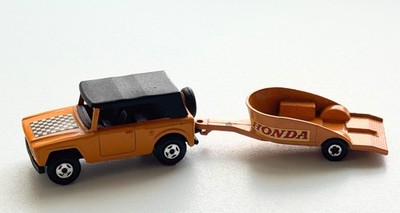 Matchbox Two-Pack 8 Field Car & Honda Trailer orange / schwarz