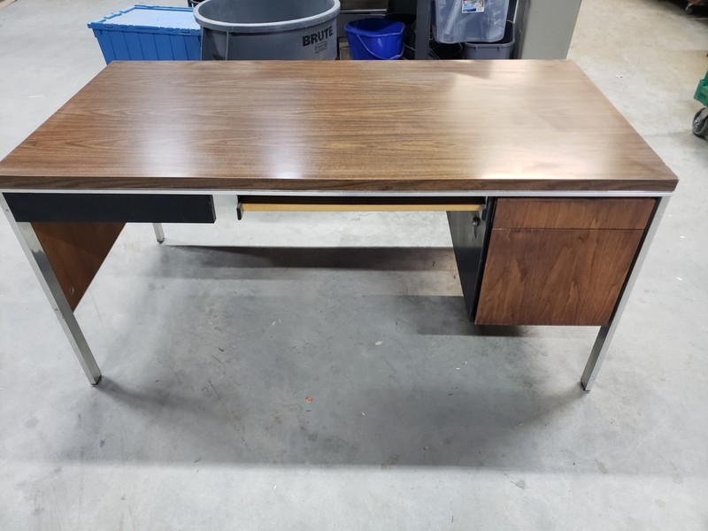 Vintage Mid Century 1960's 1970's Lehigh Leopold 32D x 61W Desk with Chrome Legs