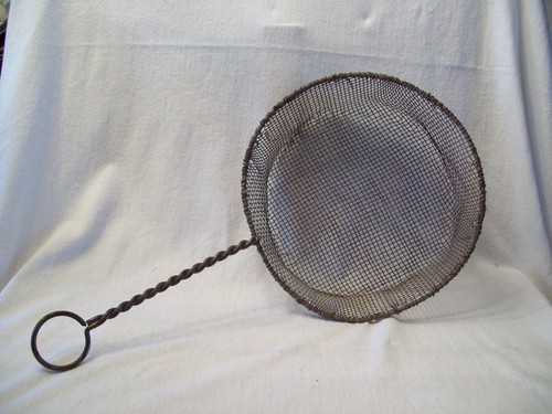 Antikes primitives Metallgitter Korb Sieb mit langem Griff - Bild 3 von 4