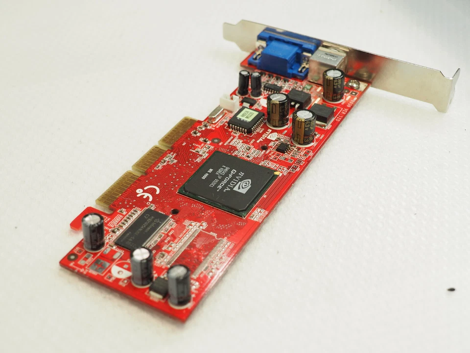 Tarjeta de gráficos MSI NVIDIA GeForce MX4000-T64 64 MB AGP Foto 4 de 4