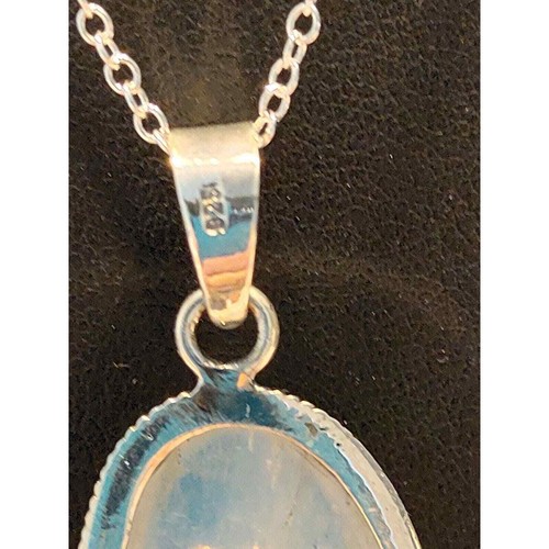 GORGEOUS NEW W/O TAGS 20" STERLING SILVER NECKLACE WITH OVAL MOONSTONE PENDANT - Picture 4 of 6