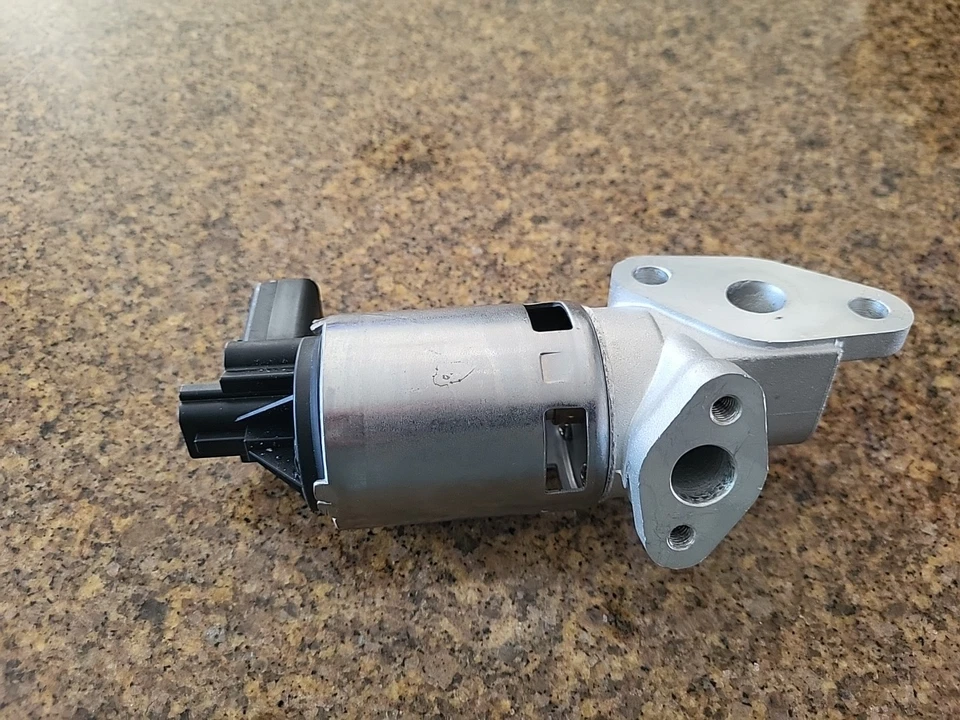 Válvula de recirculación de gases de escape APDTY 022353 EGR Foto 2 de 4