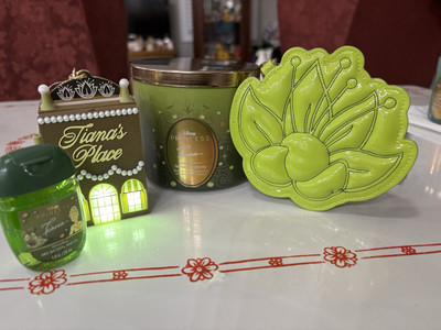 Disney  Princess Tiana  Bath And Body Works Coin Purse & Pocketbac  Candle