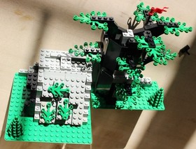 LEGO Castle: Camouflaged Outpost (6066) Missing Feathers w/Instructions & Spares