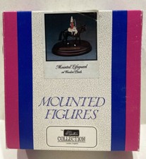 W Britain 8106 Mpunted Lifrguard on Wooden Plinth - Complete / Mint