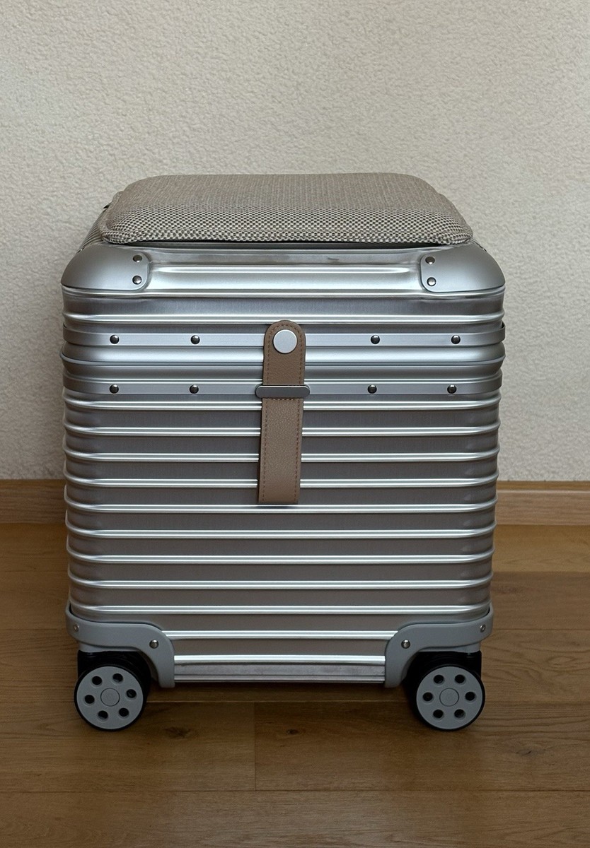 RIMOWA Vitra Aluminium Stool silver/papyrus 2025 -Limited Edition