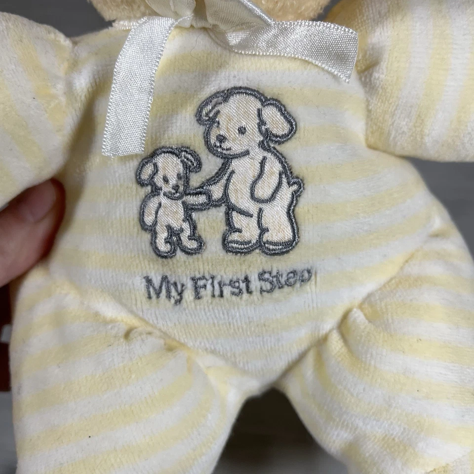 De colección Carters Solo Un Año Mi Primer Paso Peluche Perro Amarillo Sonajero Lovey Juguete A1 Foto 2 de 4