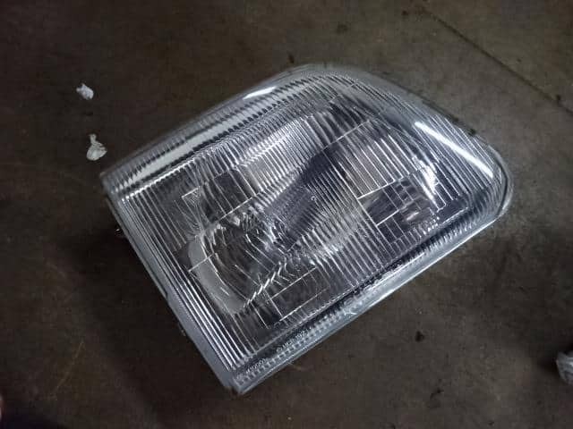 SUBARU Sambar 2000 GD-TV1 Right Headlight 84001TC001 [Used] [PA66625461]