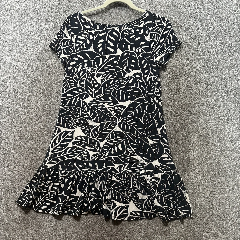 Vestido columpio Three Dots para mujer mediano estampado de hojas negras manga corta dobladillo con volantes Foto 2 de 4