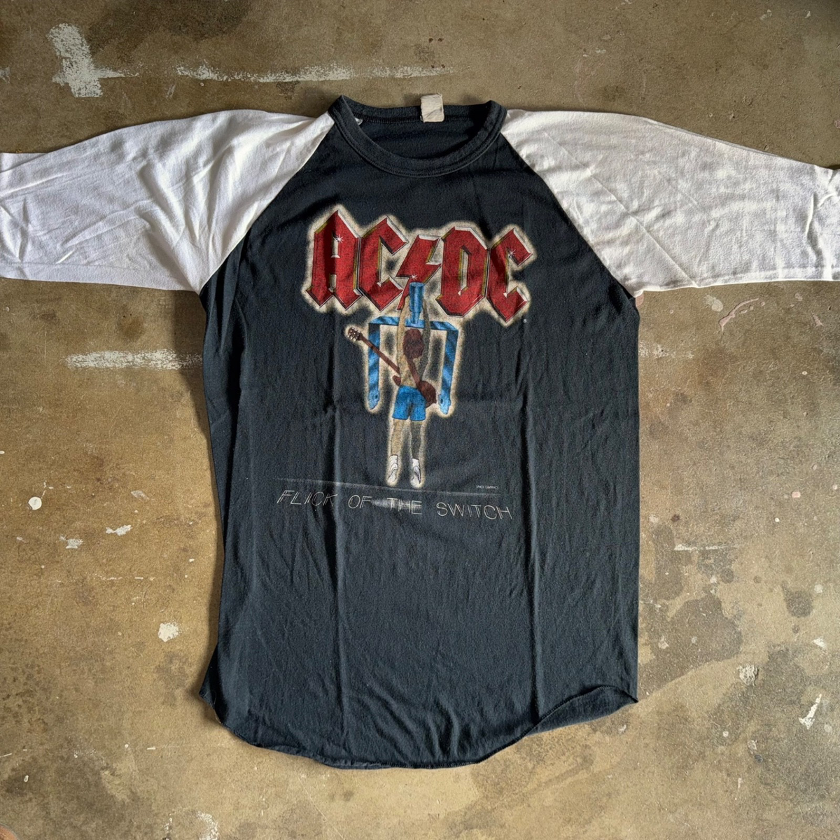 AC/DC ヴィンテージTシャツ 1983 VINTAGE 80s AC/DC T-SHIRT PAPER THIN FADED ROCK TEE MEN SZ M