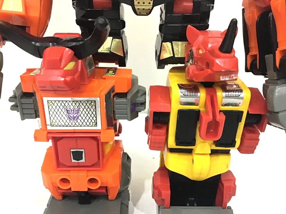 VINTAGE TRANSFORMERS G1 1986 - PREDAKING PLASTIC VERSION - PREDACONS COMPLETE - Image 3 of 4